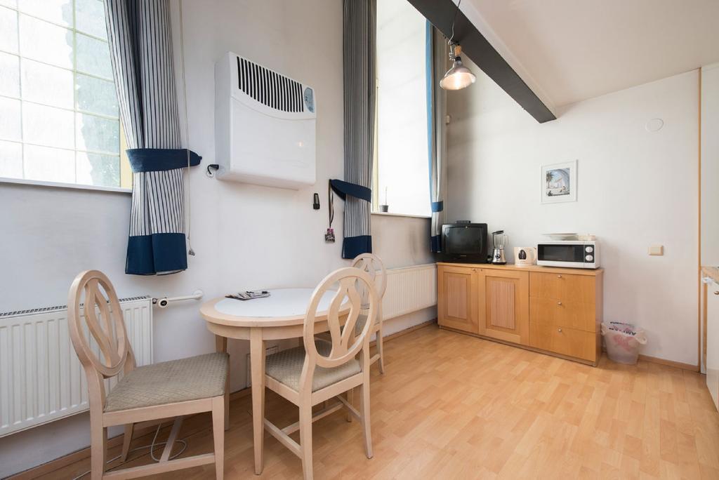 Huoneisto Cozy Loft Near Old Town